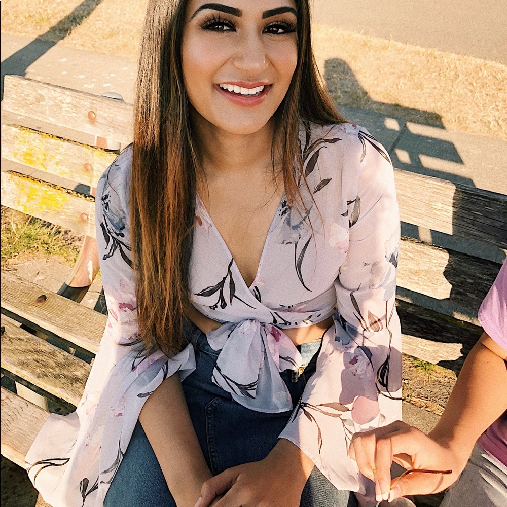 Purple bell sleeved top floral